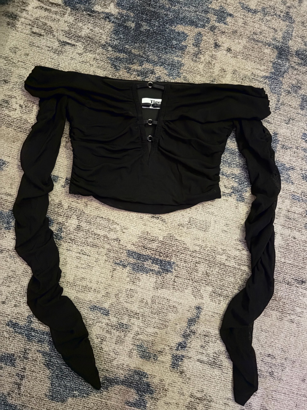Tiger Mist Black Off-Shoulder Ruched Long-Sleeve Crop Top